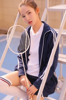 美女亲嘴